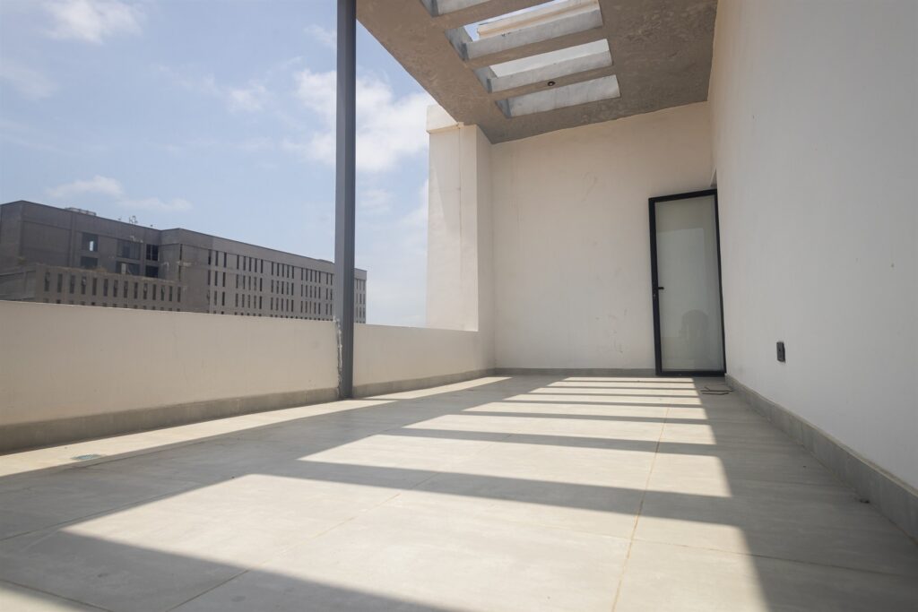 Brum Height 4: Tiled balcony with a glass balustrade and shaded seating space